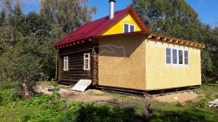 Каркасная пристройка к деревянному дому на свайном фундаменте