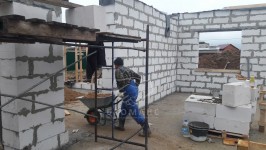 Подача песка для  приготовления бетона