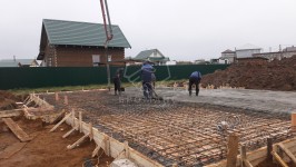 Подача бетона на фундаментную плиту
